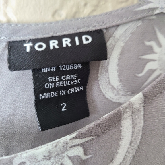 Torrid Gray Sun and Moon Blouse - Picture 7 of 7